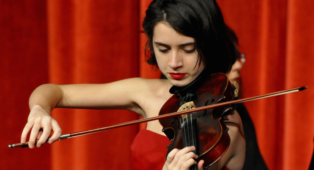 Jane performs Lalo's Symphonie Espagnol